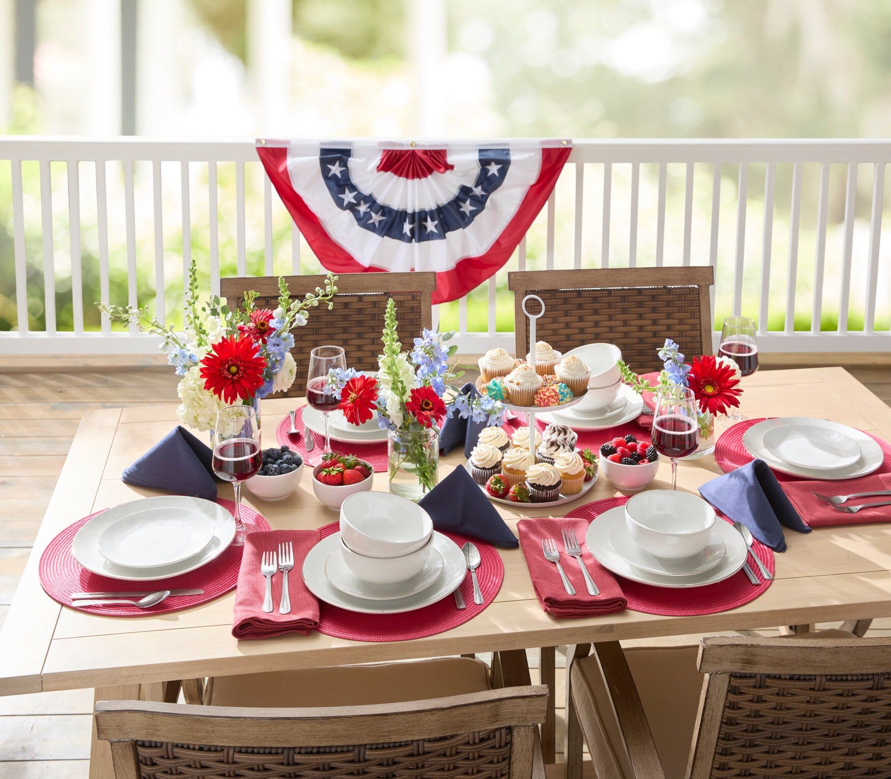 Pleated Patriotic Bunting Fan