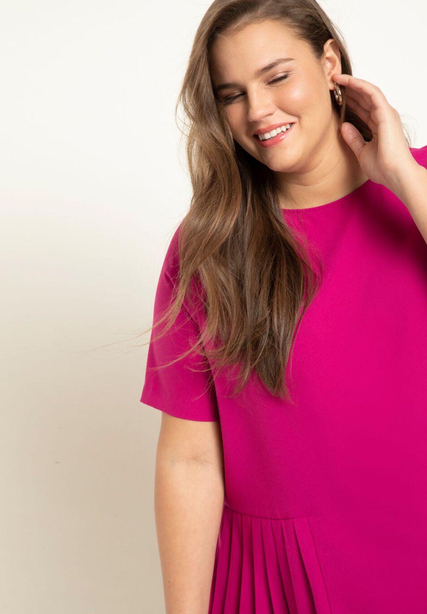 ブランド通販サイト Festival Blouse, Neck Crew - Top Hem Pleated Fuchsia Eloquii | トップス