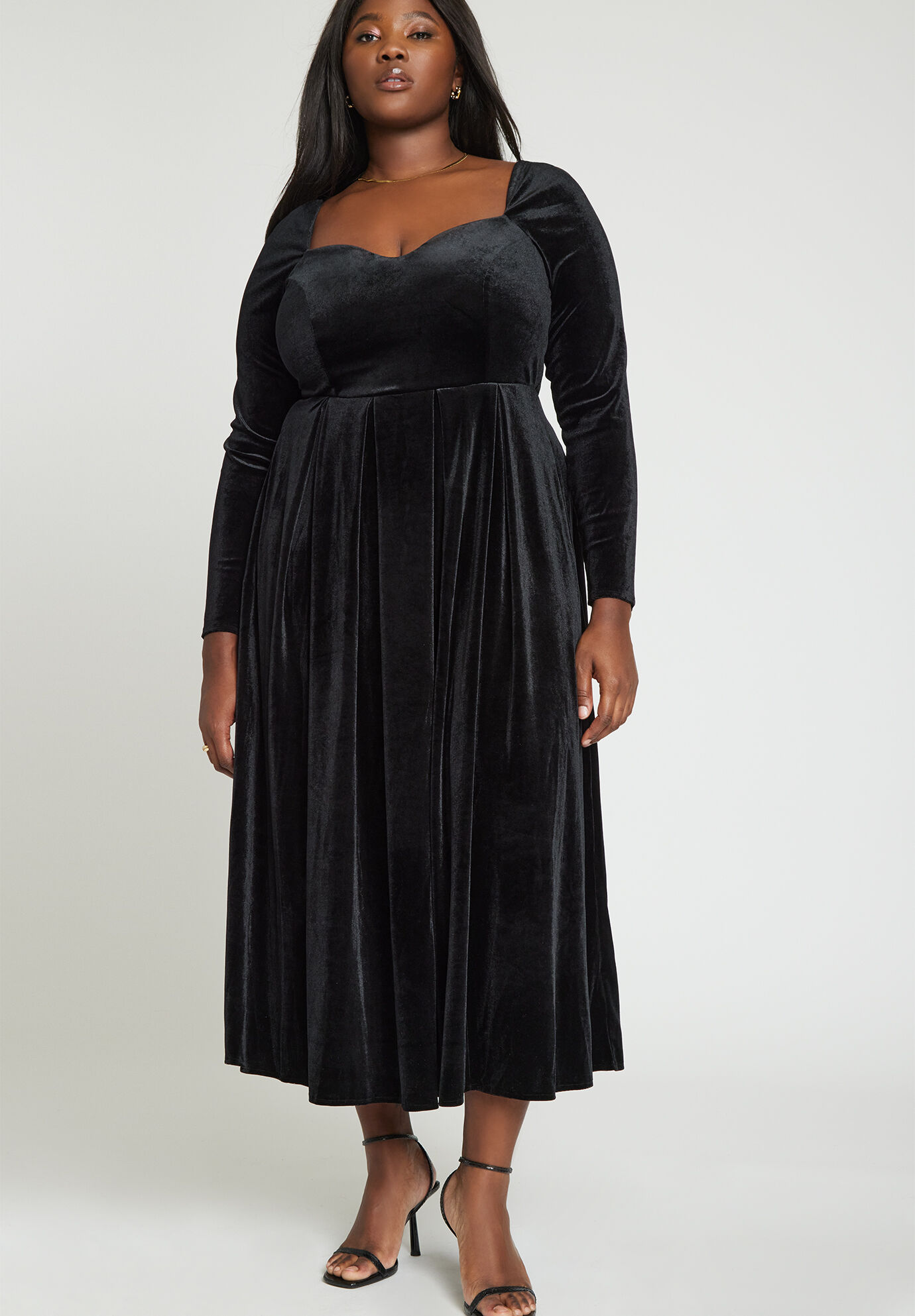 Plus Size Pocketed Fitted Fit-and-Flare Sweetheart Dress