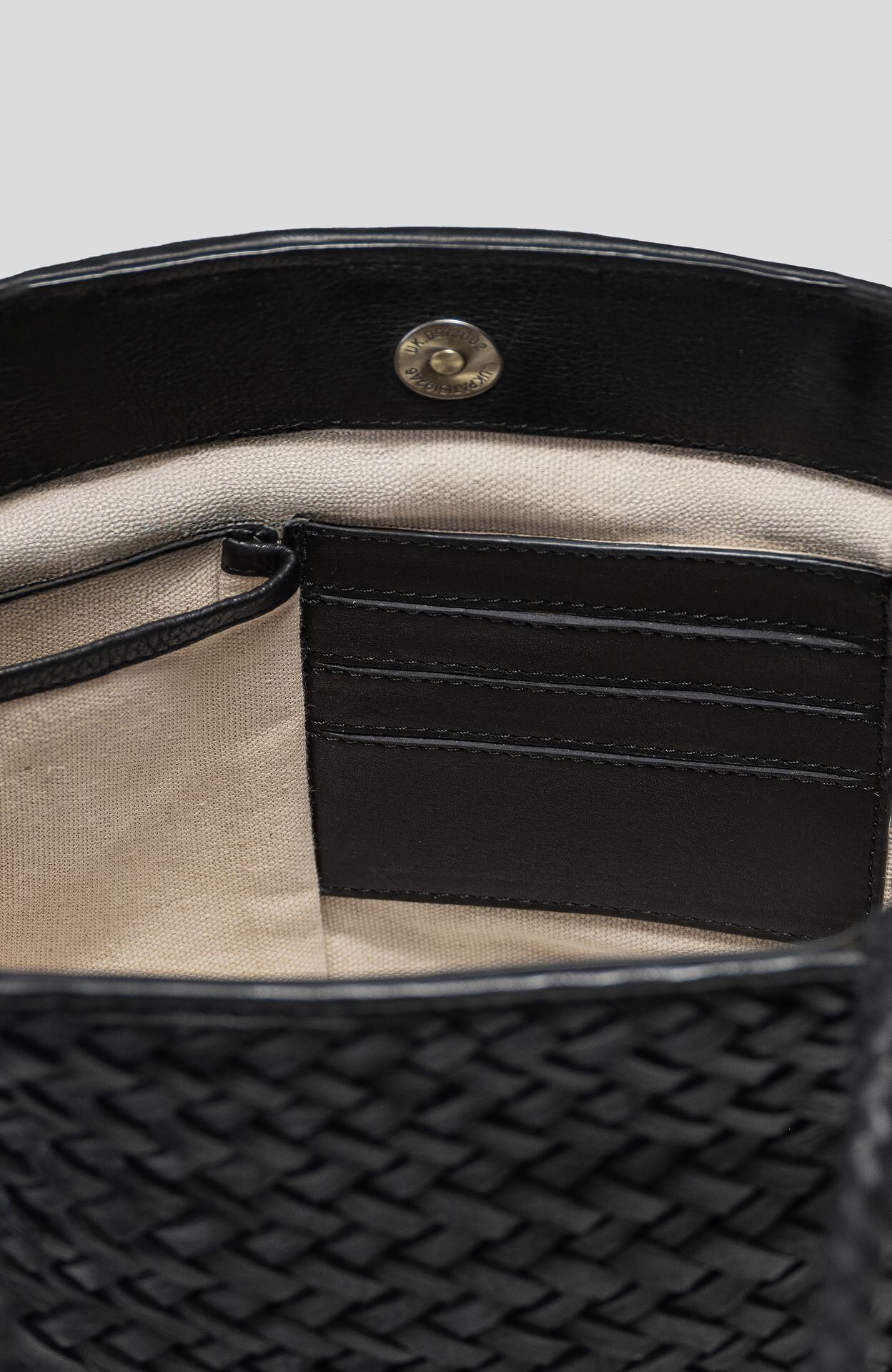 Arlington - Medium Shoulder Bag - Black, BLACK, alternate image number 3