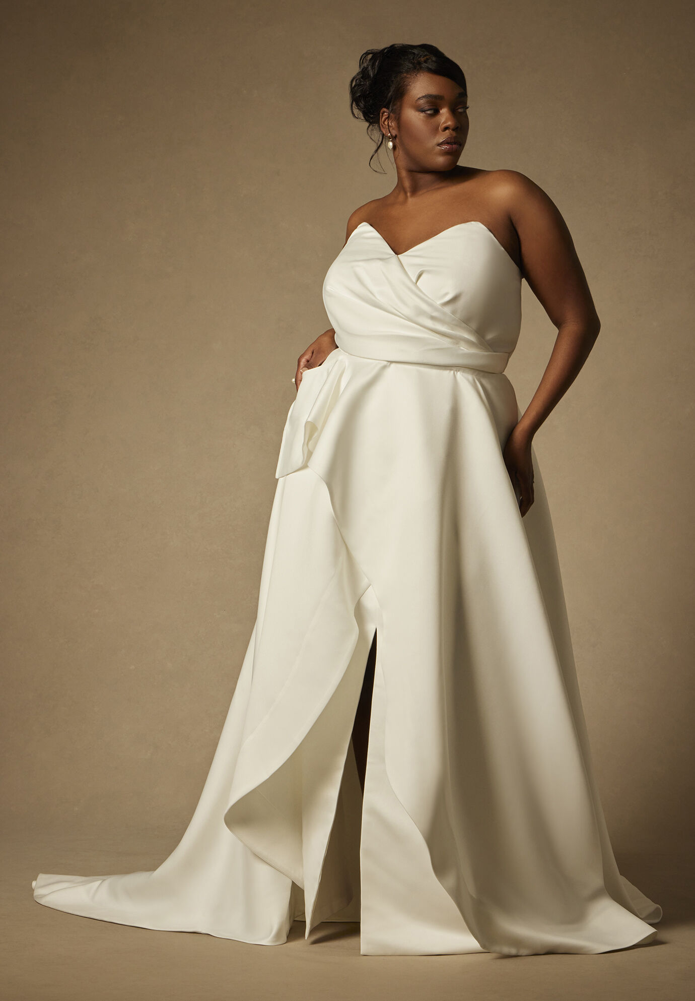 Plus Size Darts Slit Back Zipper Sweetheart Wedding Dress With Ruffles and Pearls