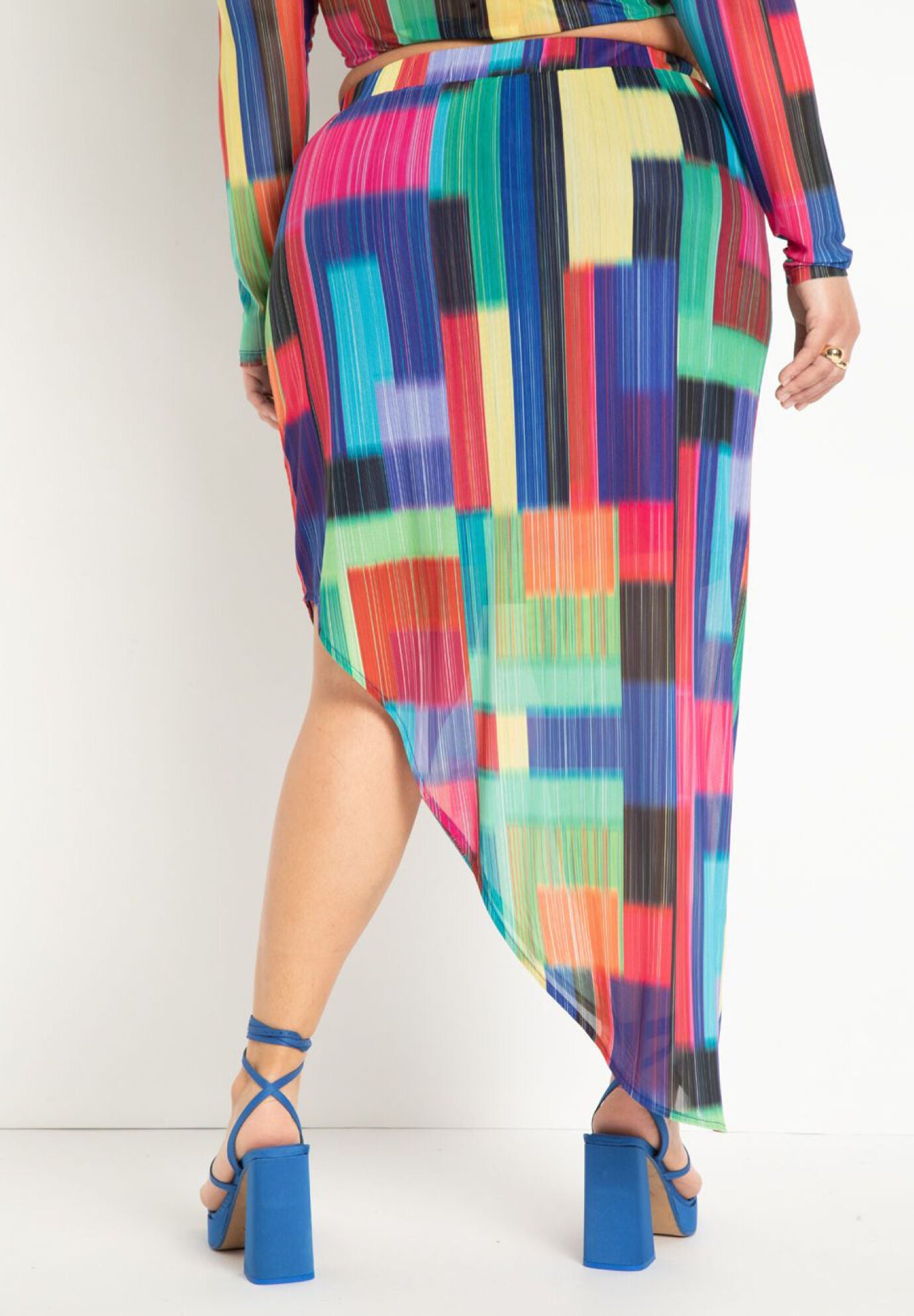 Asymmetrical shop curved skirt