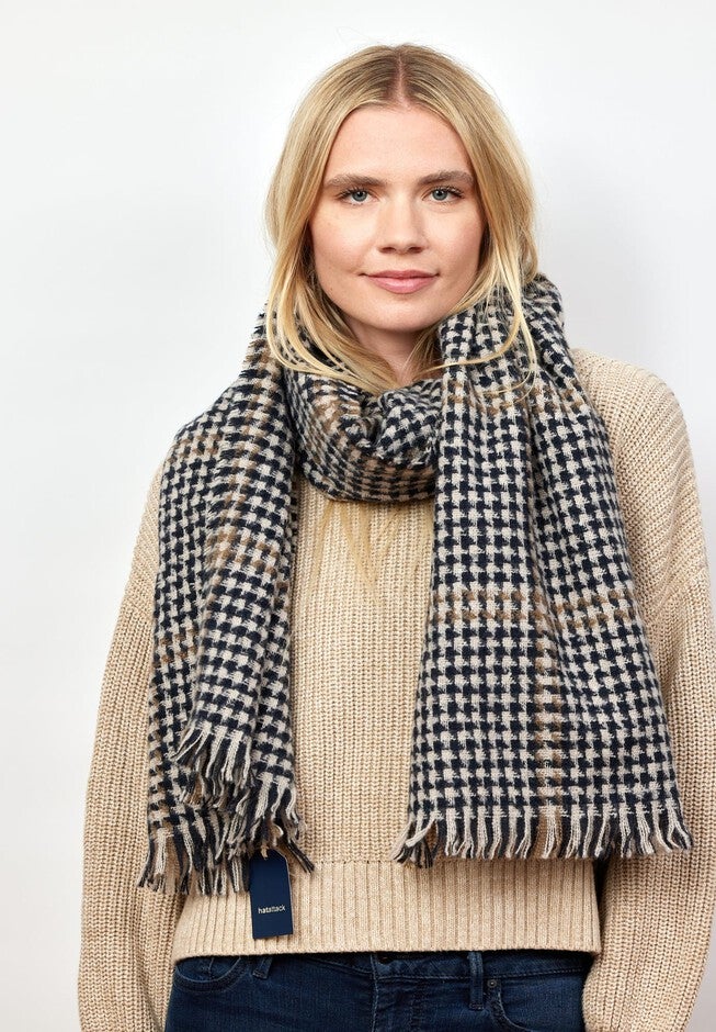 Peak Scarf, Black and White / Black, alternate image number 3