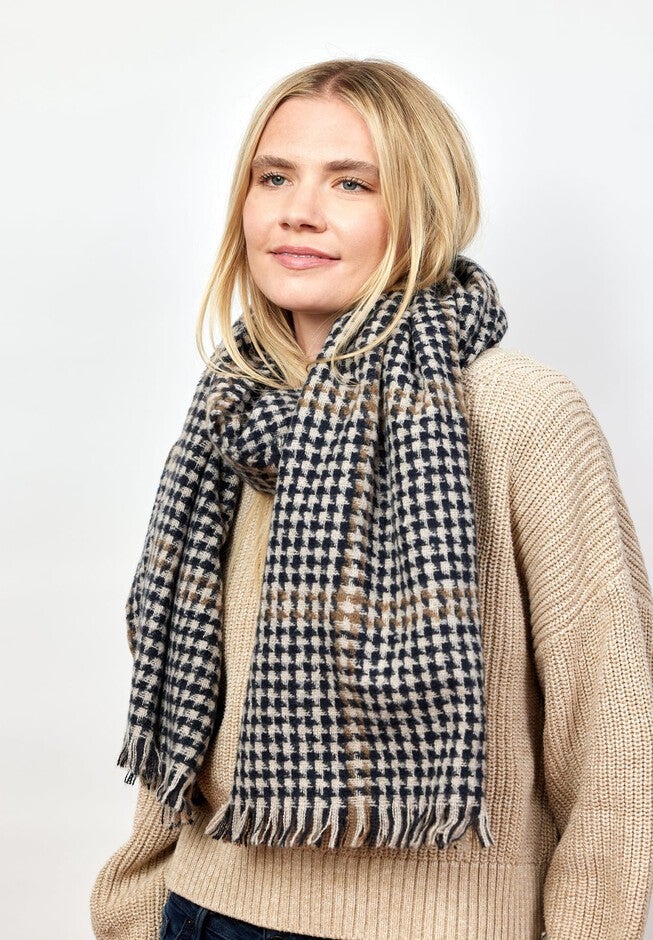 Peak Scarf, Black and White / Black, alternate image number 1