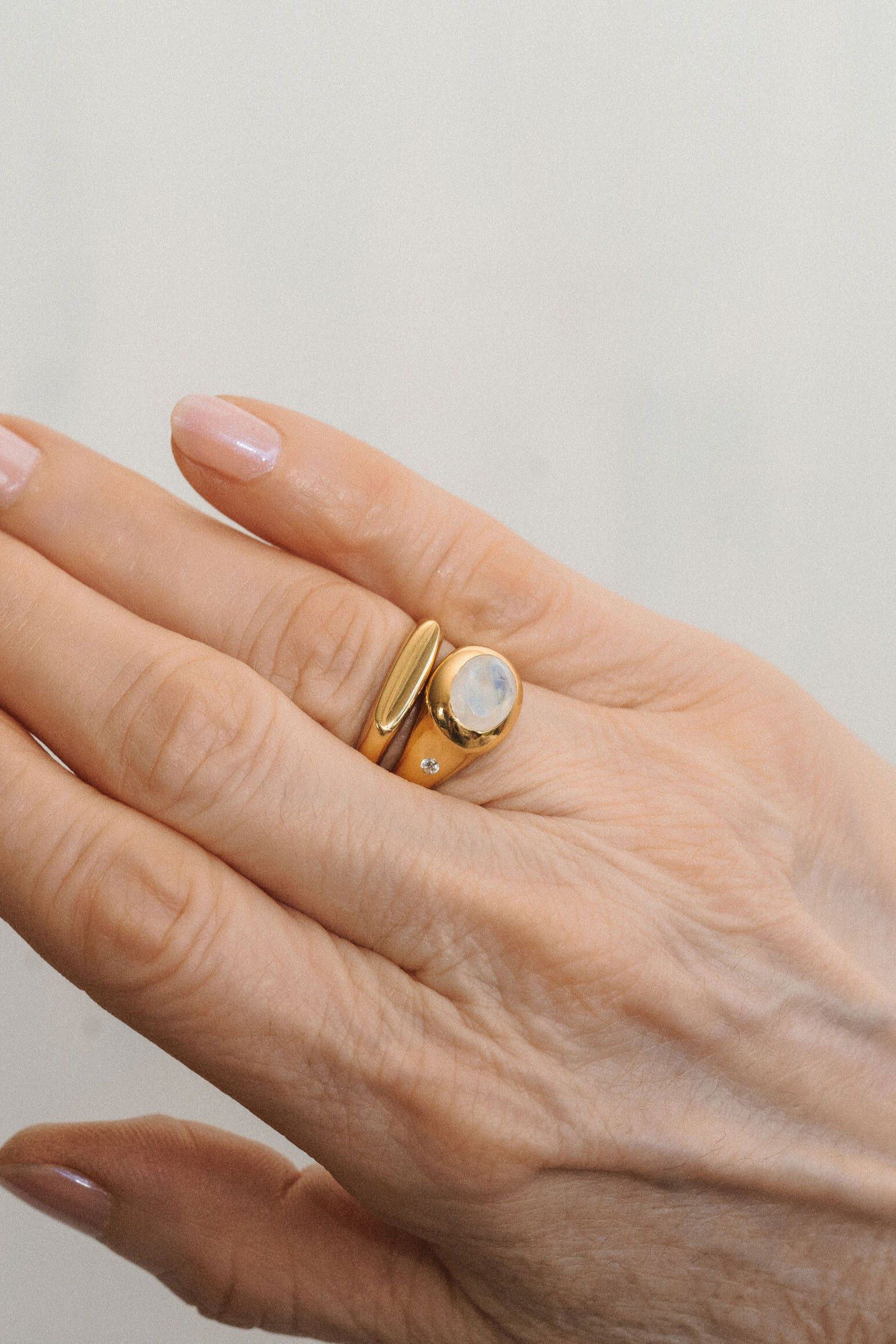 The Essential Ring | Gold, Gold / Gold, alternate image number 3