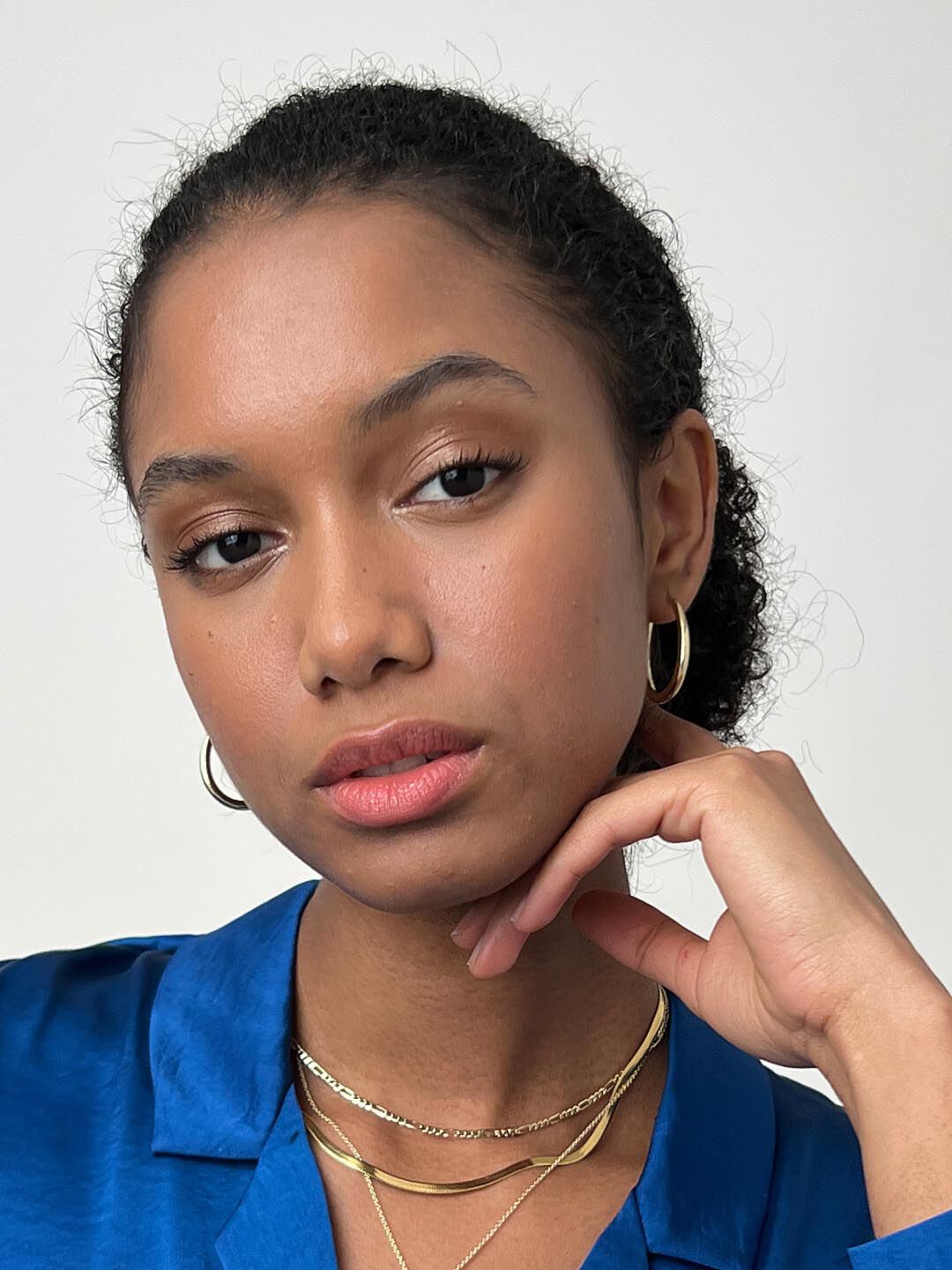 Gold Hoop Earrings - Cuidado, GOLD, alternate image number 4