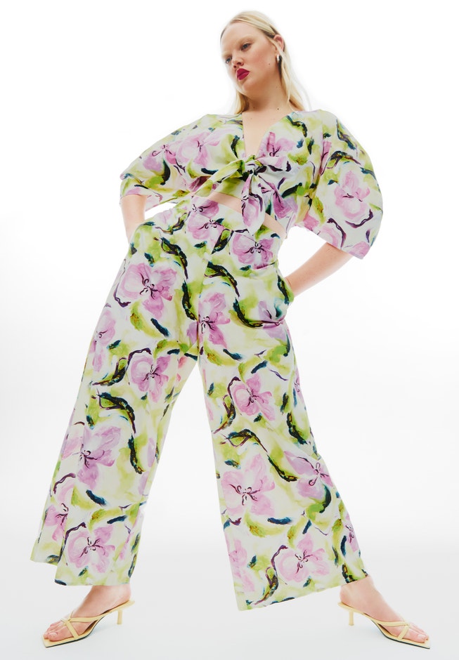 Puff Sleeve Tie Front Crop Top image number 3
