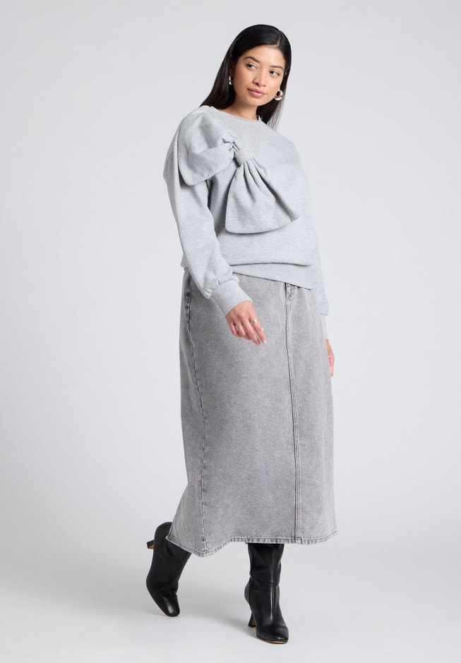 Dramatic Bow Sweatshirt image number 2