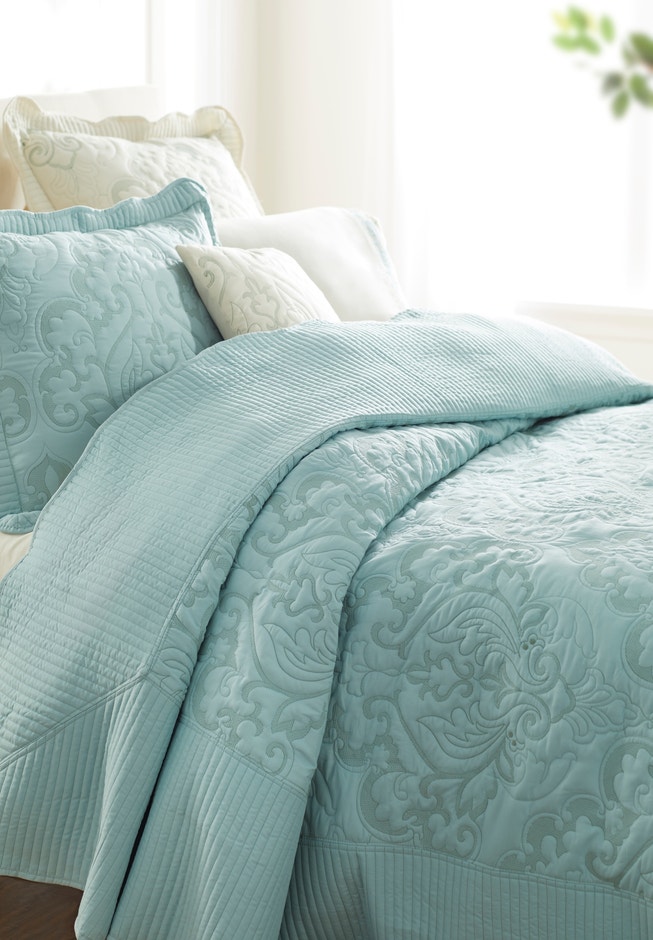Amelia Bedspread image number 2