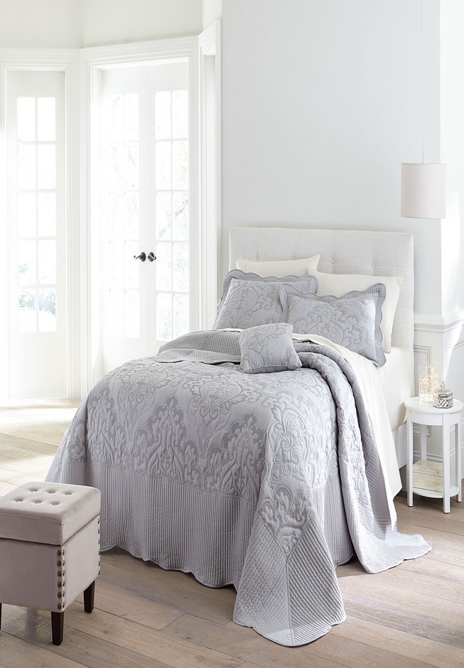 Amelia Bedspread image number 0