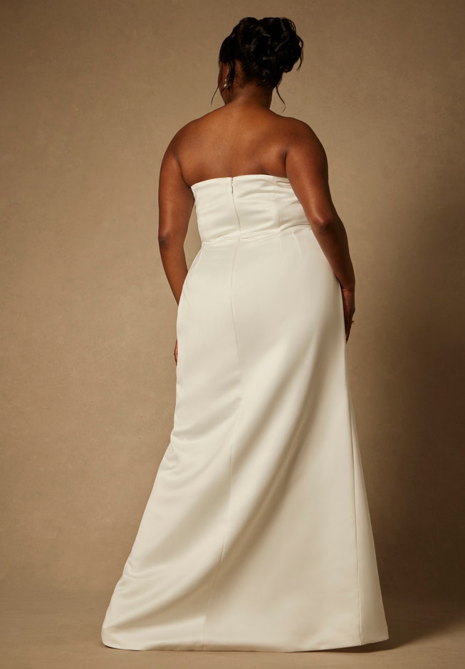 Bridal by ELOQUII Sculptural Gown With Removable Skirt image number null