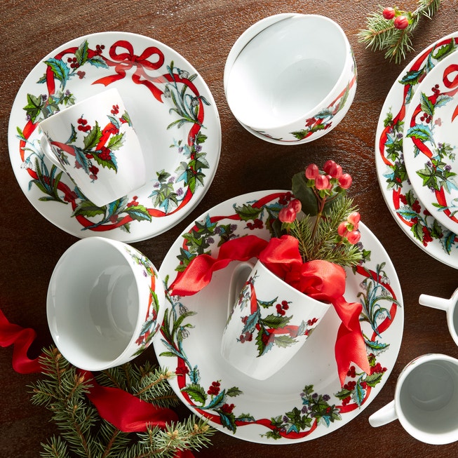 16-Pc. Christmas Dinnerware Set image number null