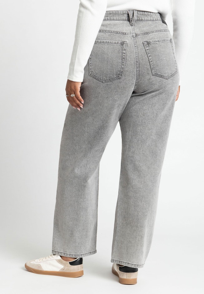 The Naomi Comfort Stretch Straight Leg Jean image number null