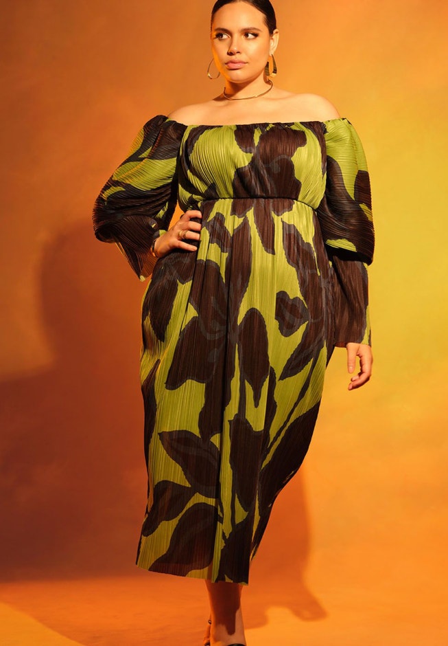 Off The Shoulder Pleated Dress image number 3