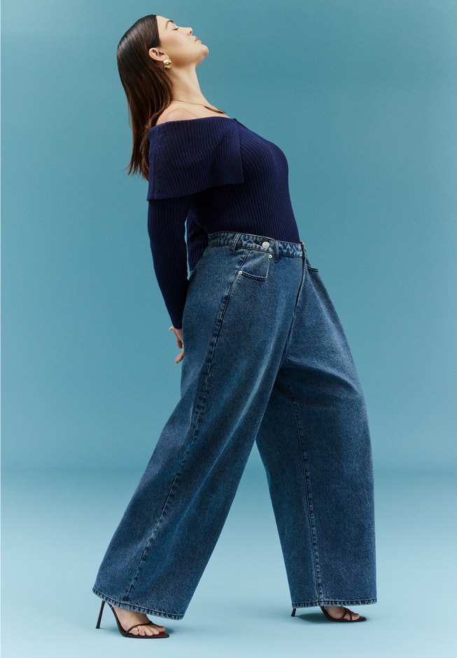 Slouchy Jean With Waistband Detail image number 4
