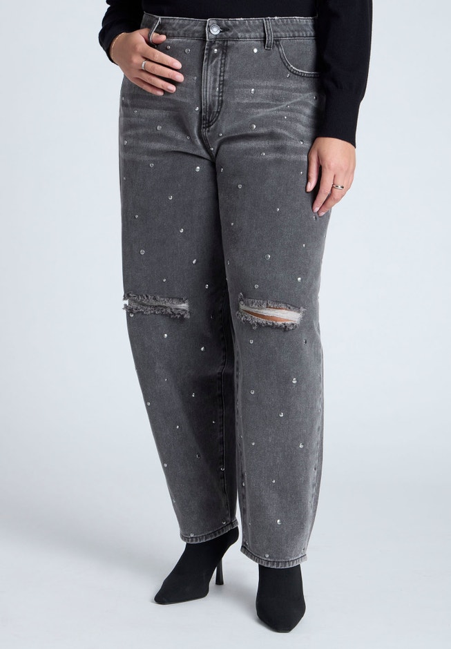Relaxed Taper Leg Jean With Studs image number 1