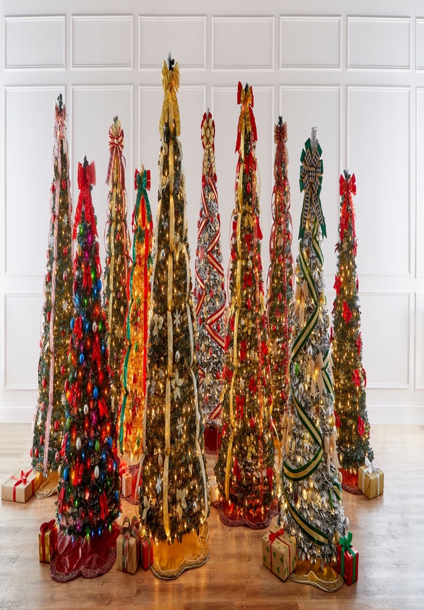 Fully Decorated Pre-Lit 7½' Pop-Up Christmas Tree image number 3