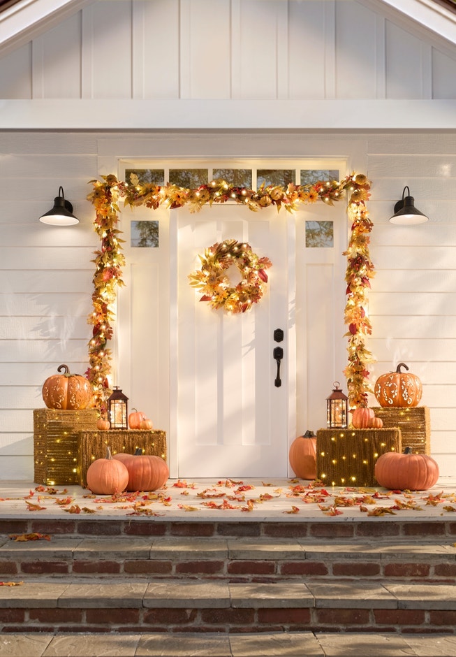 24" Pre-Lit Harvest Daisy Wreath image number 4