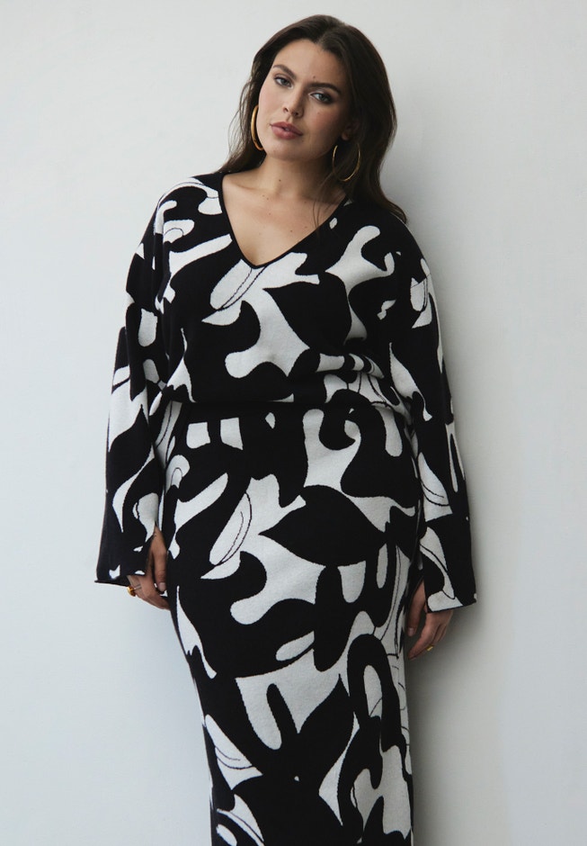 V-Neck Intarsia Sweater image number 0
