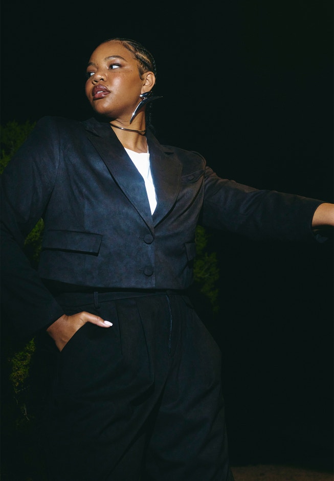 Barkwood x ELOQUII Faux Suede Trousers With Pocket Details image number 3