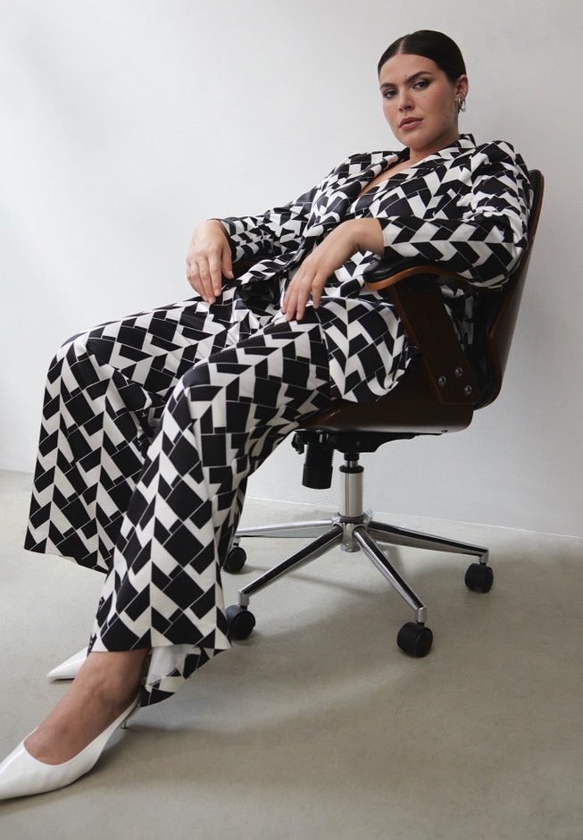 Flare Leg Pant image number null