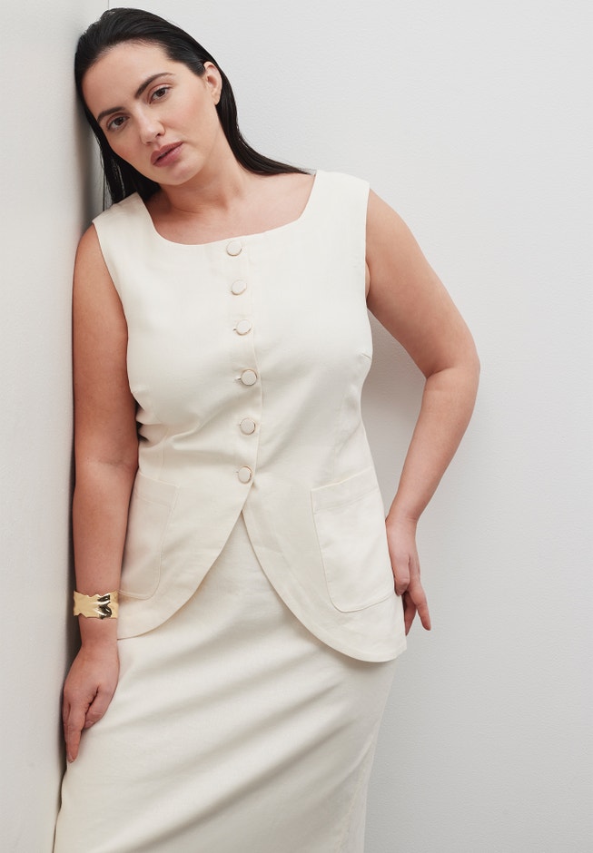 Square Neck Scoop Hem Vest image number 3
