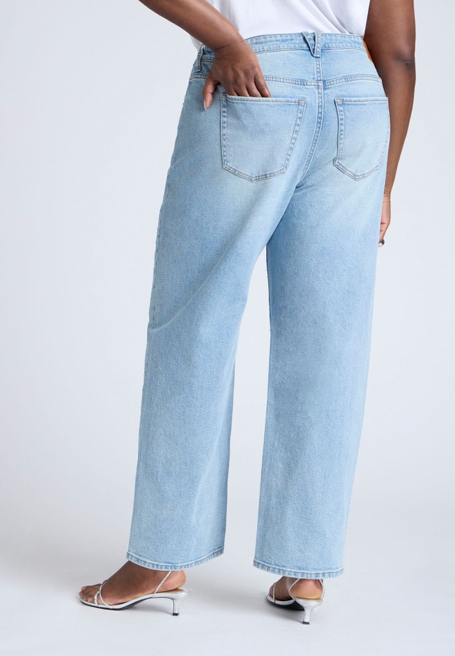 The Sparkle Naomi Straight Leg Jean image number null