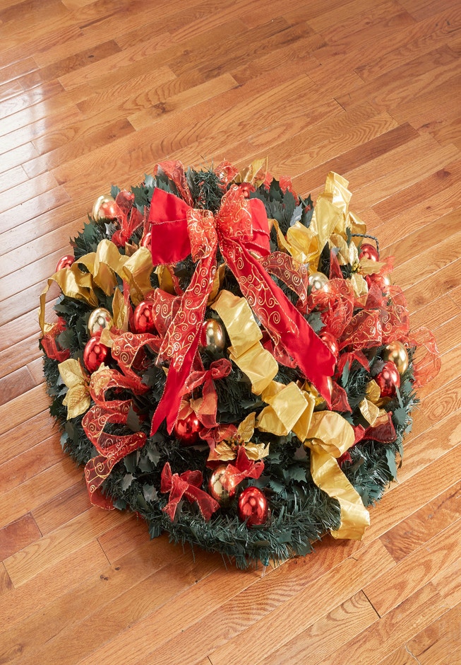 Fully Decorated Pre-Lit 4½' Pop-Up Christmas Tree image number 2