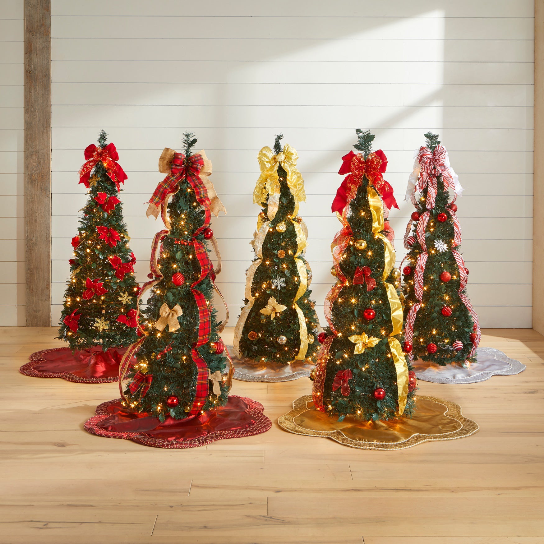 Fully Decorated Pre-Lit 4½’ Pop-Up Christmas Tree image number 5