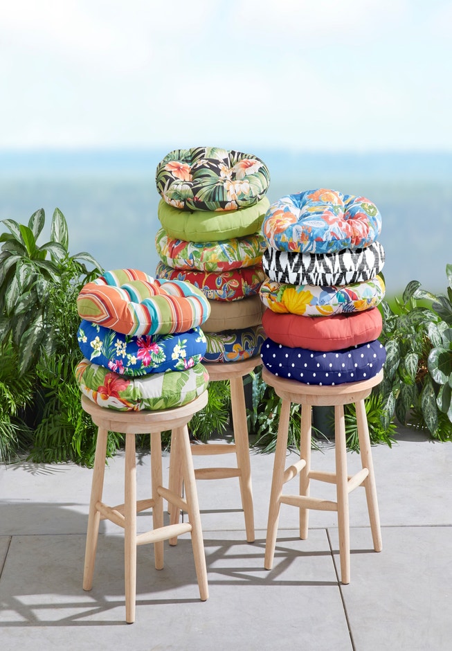 BH Outdoor Performance Tufted Round Chair cushion image number 1