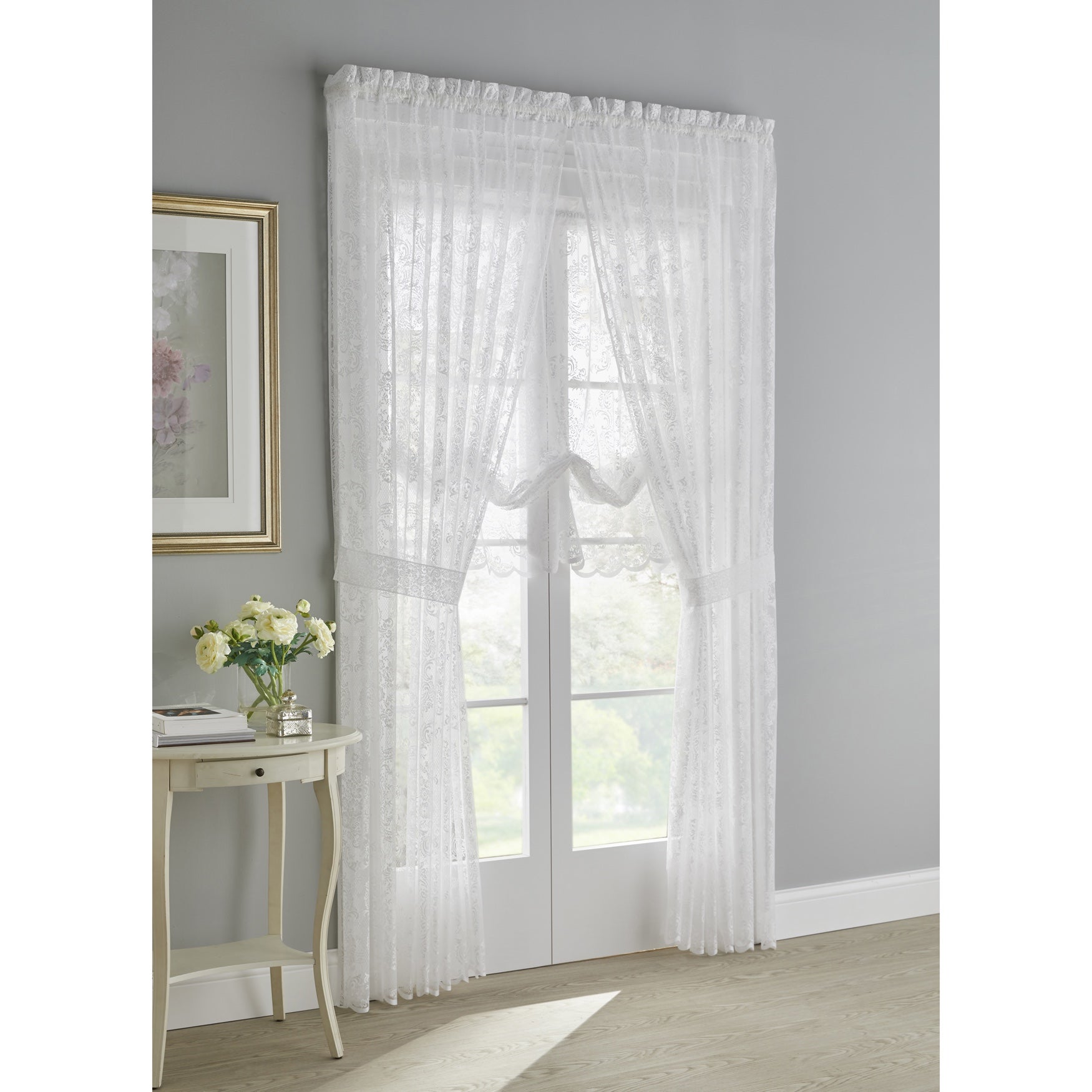 Vintage Lace Balloon Shade image number 0