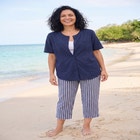 Seersucker Pull-On Elastic-Waist Capri Pants image number null