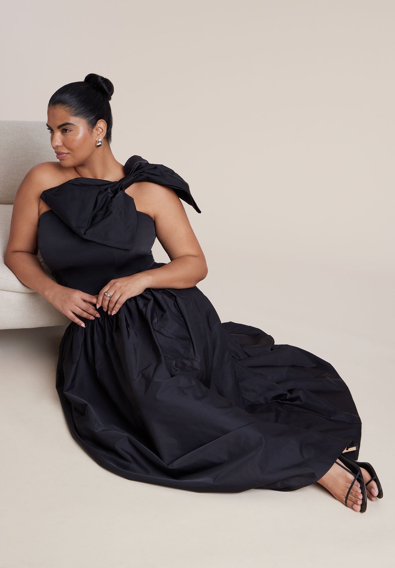 Crop Top With Large Bow image number 2