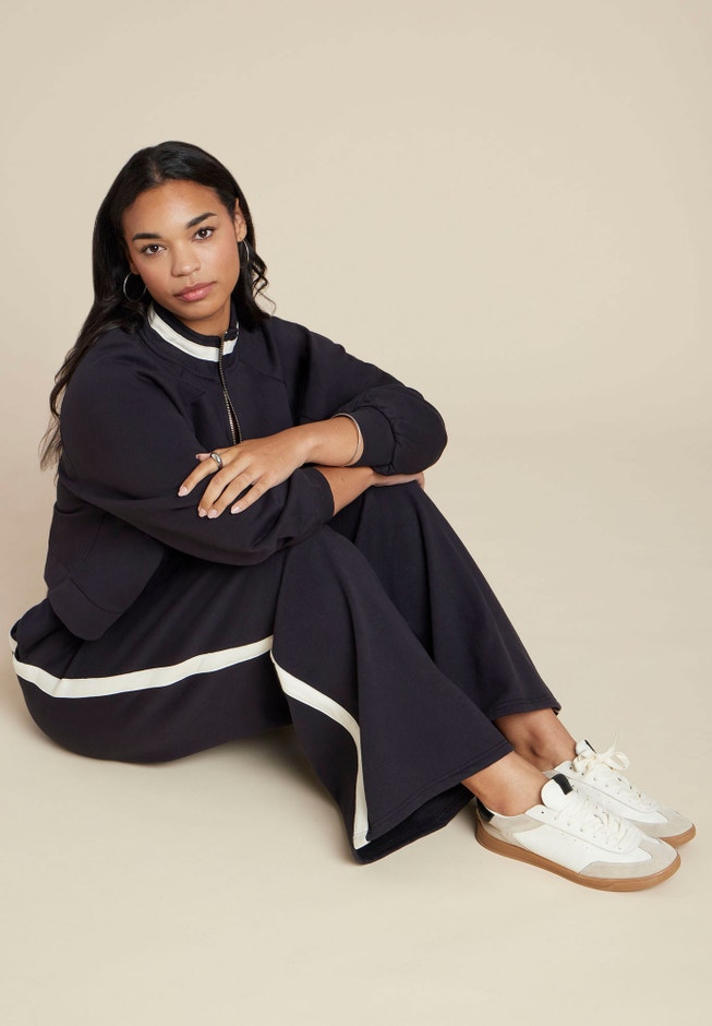 Stripe Detail Quarter Zip Sweatshirt image number 3