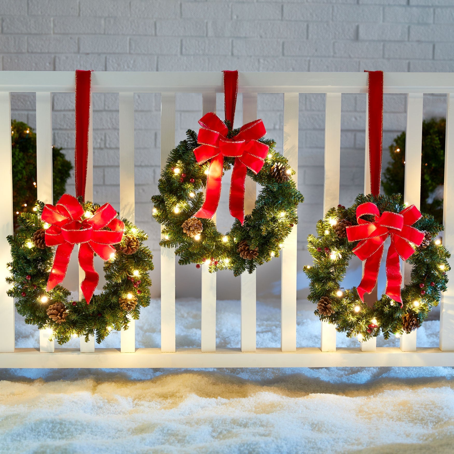 Set Of Cordless Pre-Lit Mini Christmas Wreaths